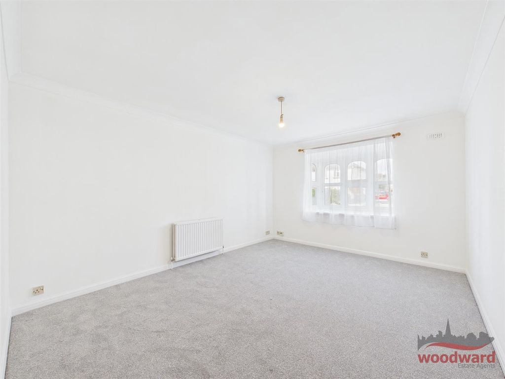 Property photo 2 of 11 Living/Dining Room