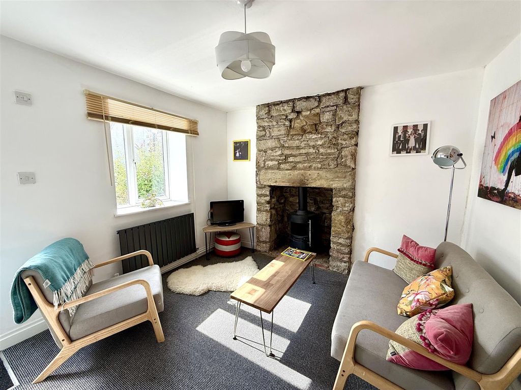 Property photo 3 of 12