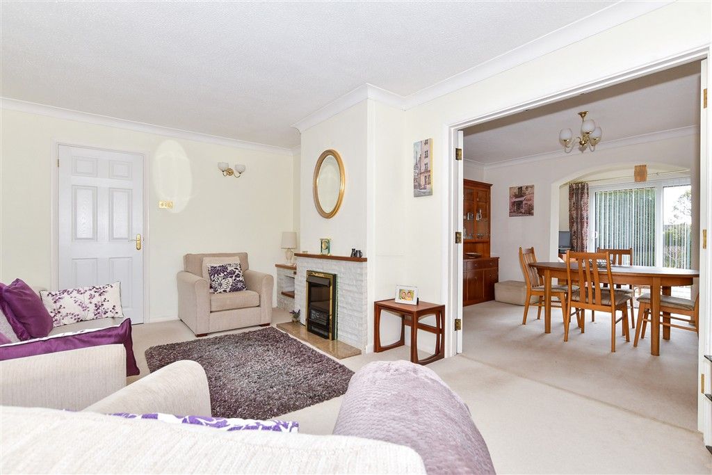 Property photo 3 of 20 Lounge