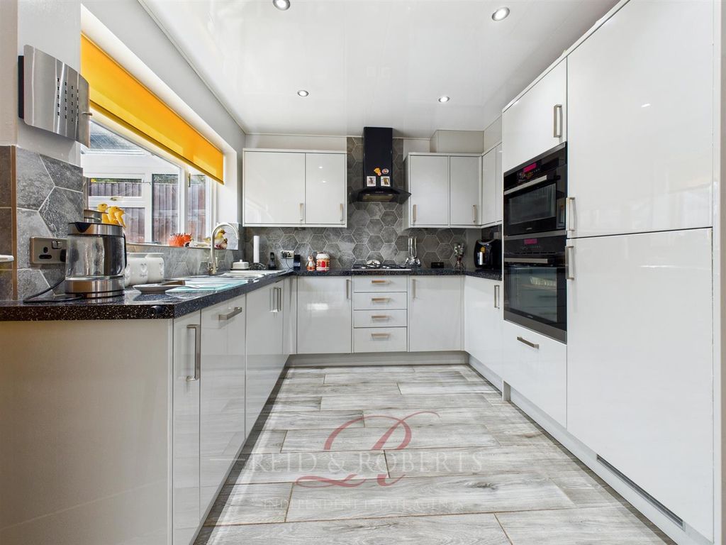 Property photo 3 of 36 Cam04884G0-Pr0079-Still013.Jpg