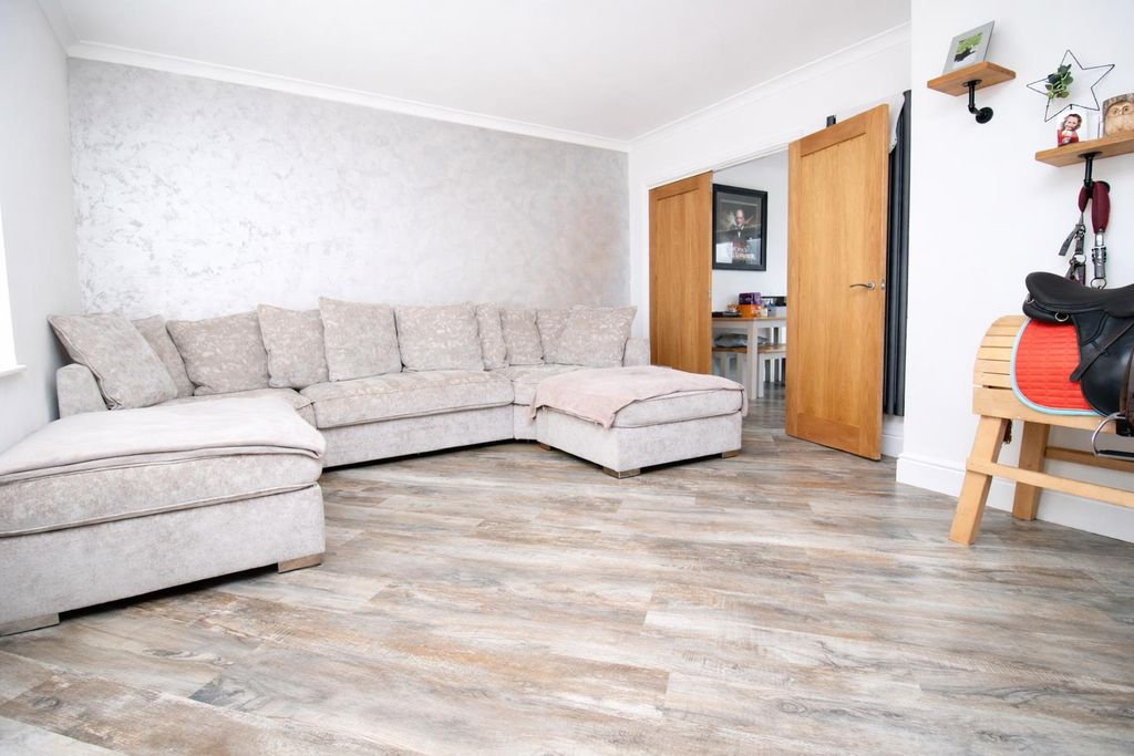 Property photo 3 of 18 14.Png