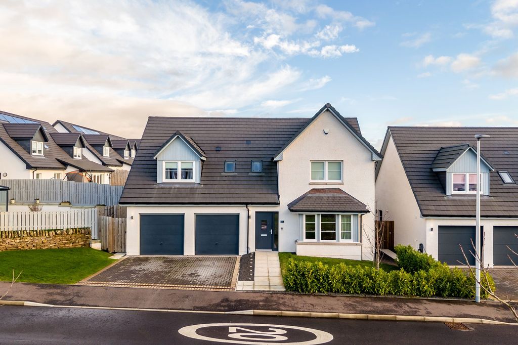 Property photo 2 of 24