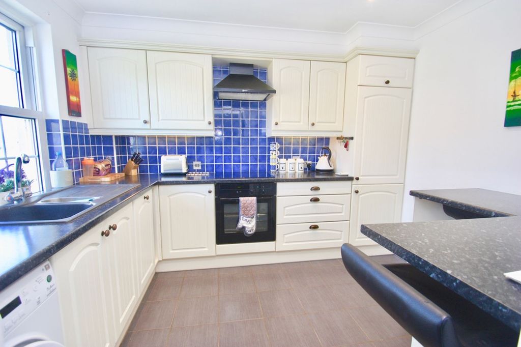 Additional image 5 of 2 bed flat to rentLa Vallee Des Vaux, St. Helier JE2