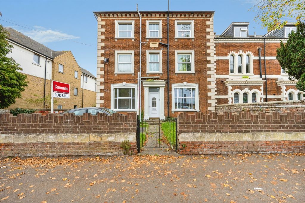 Property photo 1 of 11