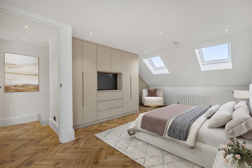 Property photo 3 of 13 For Sale - Kingswood Road, W4