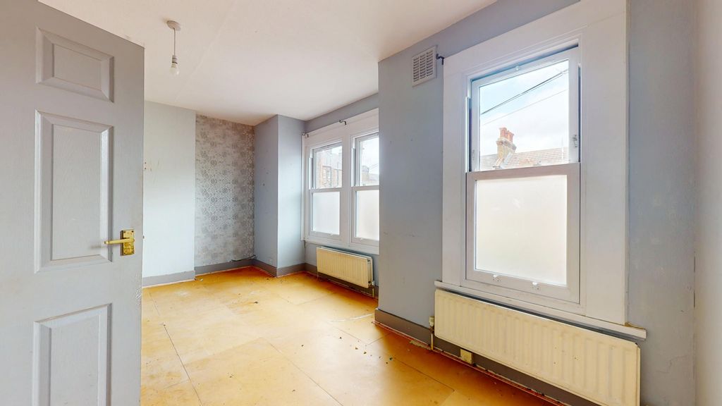 Property photo 3 of 16 Flat B, 158 Leahurst Road, Hither Green, London, Se13 5Nl