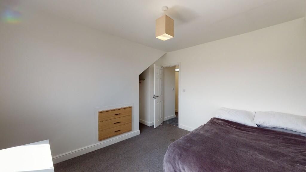 Property photo 1 of 11 A Spacious And Clean Master Bedroom Featuring A Do...