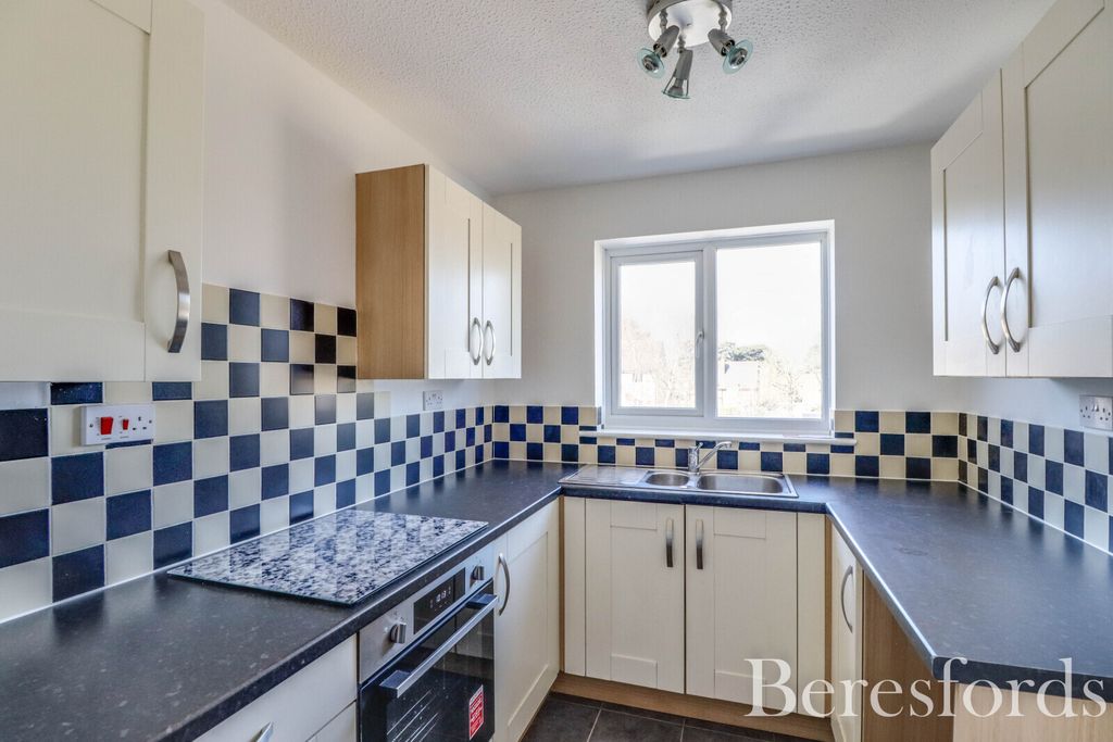 Property photo 2 of 6 Kitchen