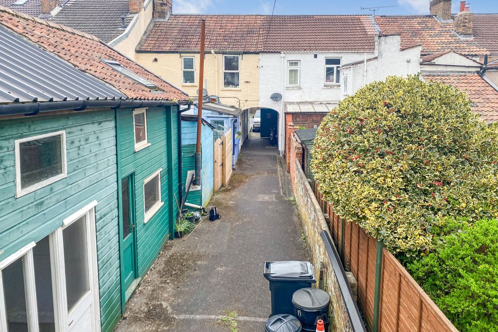 Property photo 3 of 5 6A Alma Street, Taunton Ta1 3Ah