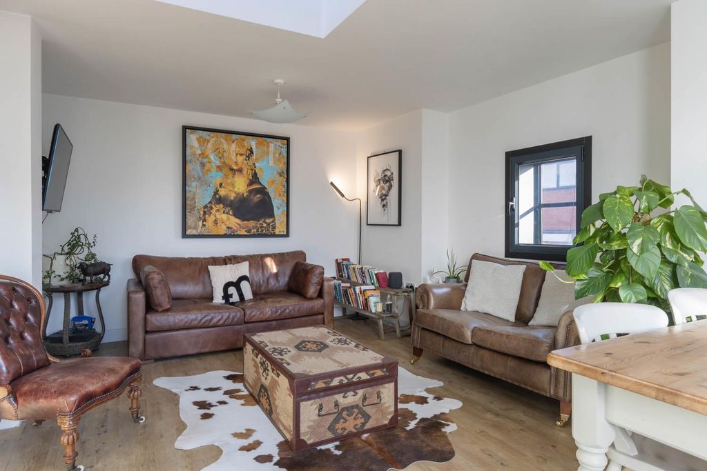 Property photo 1 of 14 Living Area