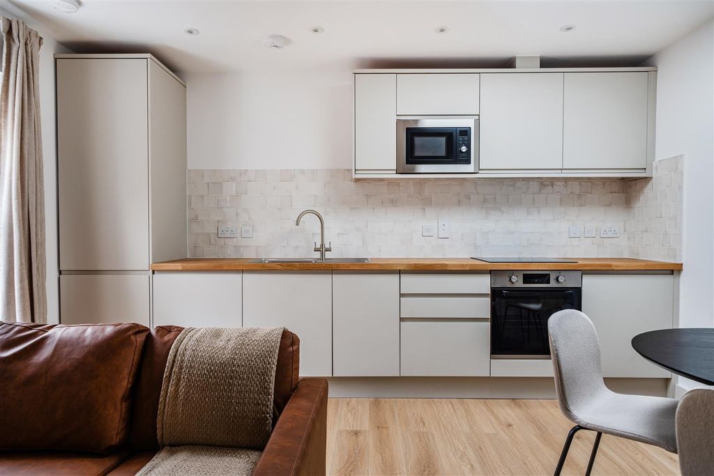 Property photo 3 of 12 1431689-4-69cd085046A91.Jpg