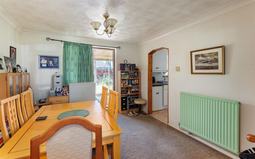 Property photo 3 of 21 Dining Area
