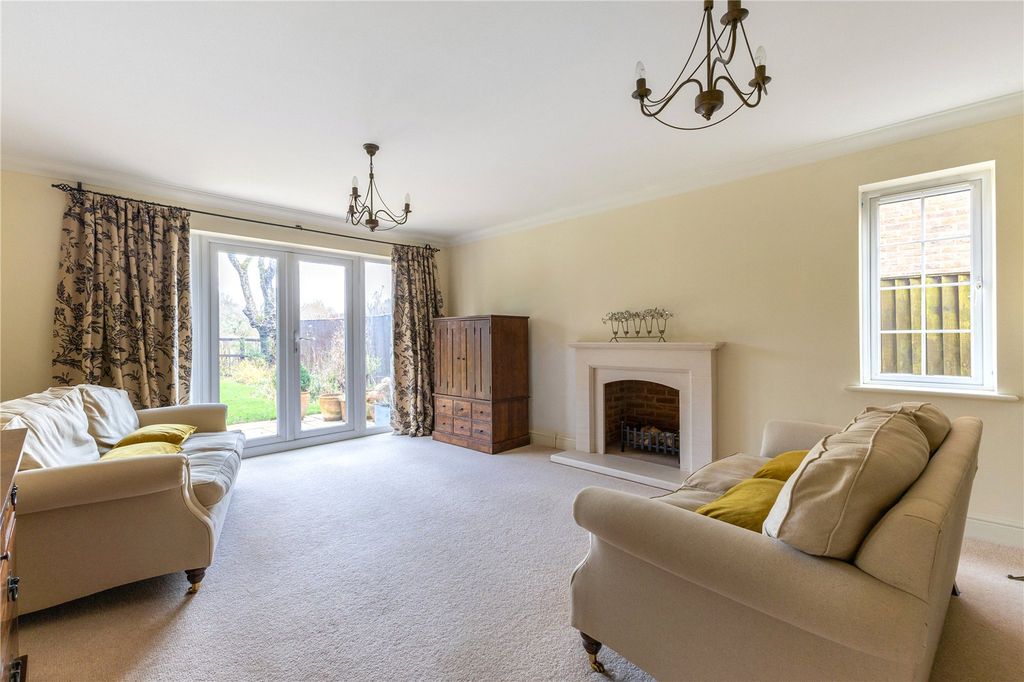 Property photo 3 of 18 Sitting Room