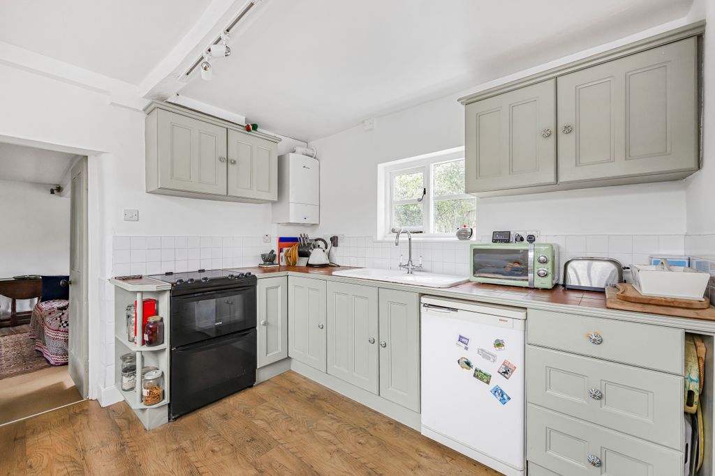 Property photo 3 of 30 Kitchen