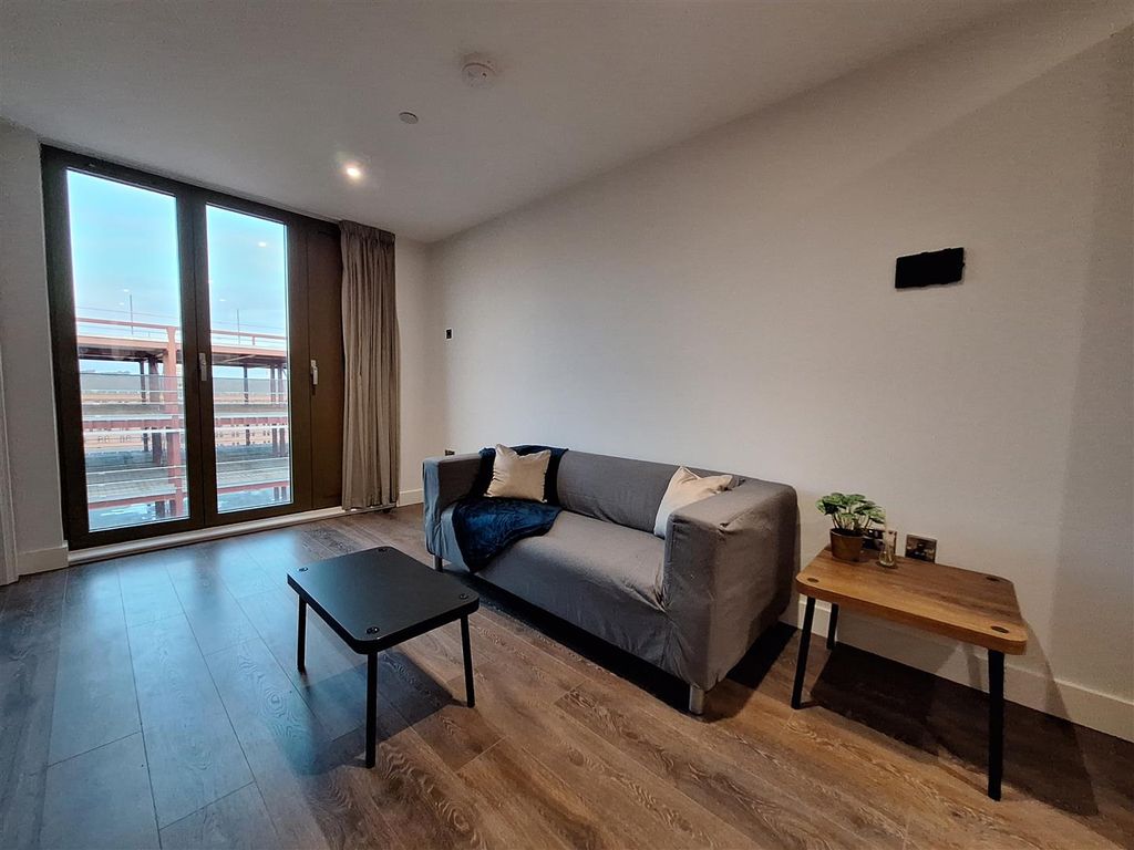 Property photo 1 of 7 807 5.Jpg