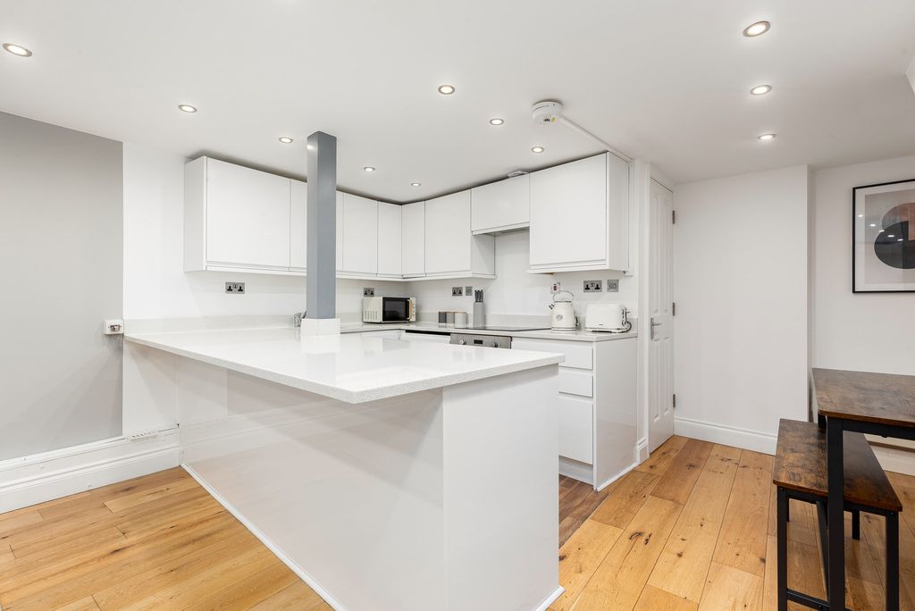 Property photo 2 of 31 Kitchen