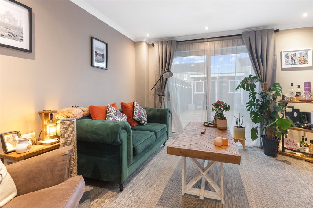 Property photo 2 of 27 Picture No. 24