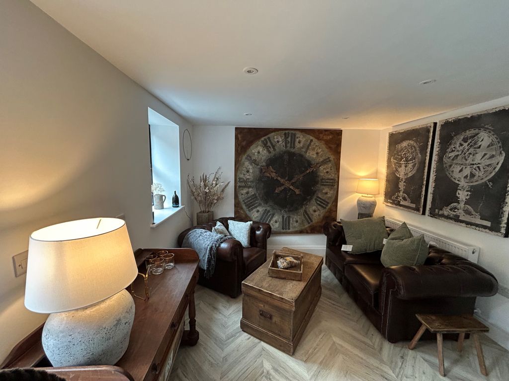 Property photo 1 of 6 Living Room