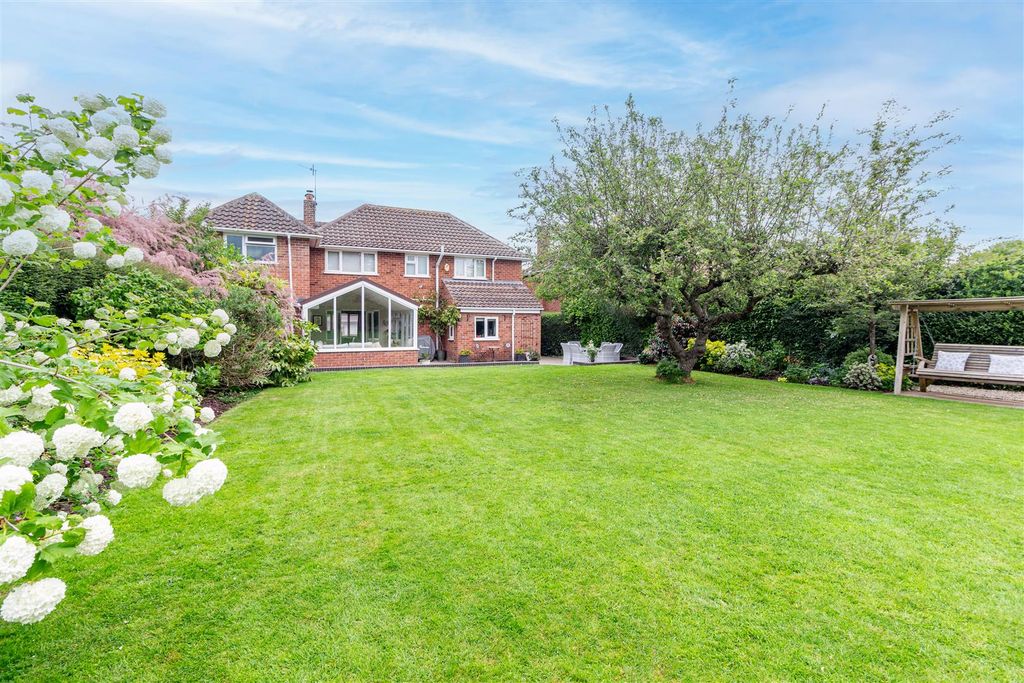 Property photo 3 of 35 Garden-4.Jpg