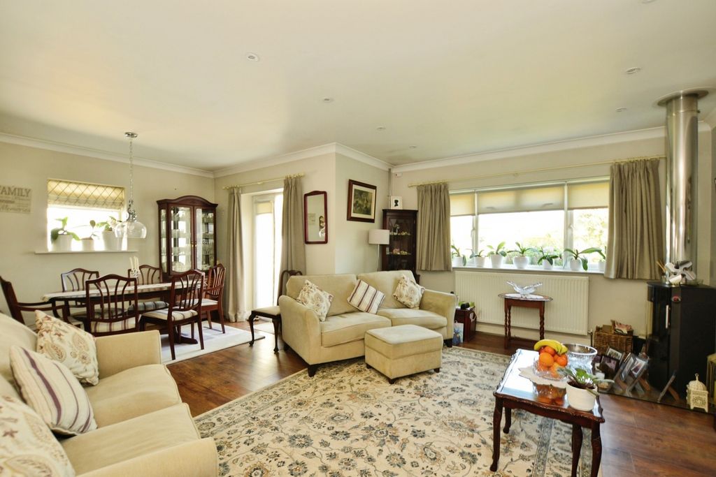 Property photo 2 of 16 Photo