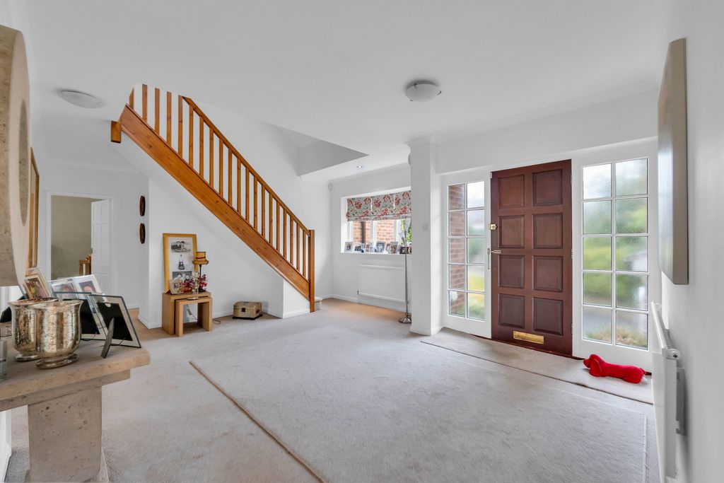 Property photo 2 of 34
