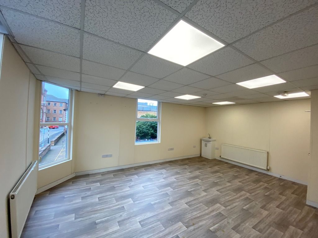 Property photo 1 of 4 Treatment Room To Let