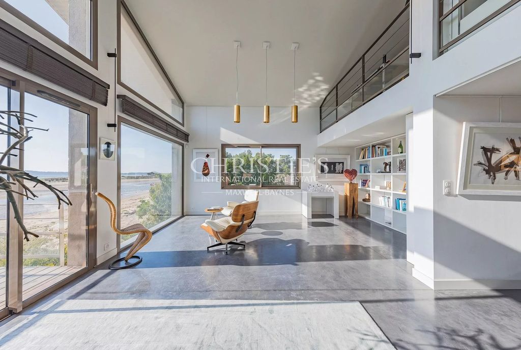 Property photo 1 of 19 In The Heart Of Cap Ferret, In A First-Line Position, With A Swimming Pool And Lift.