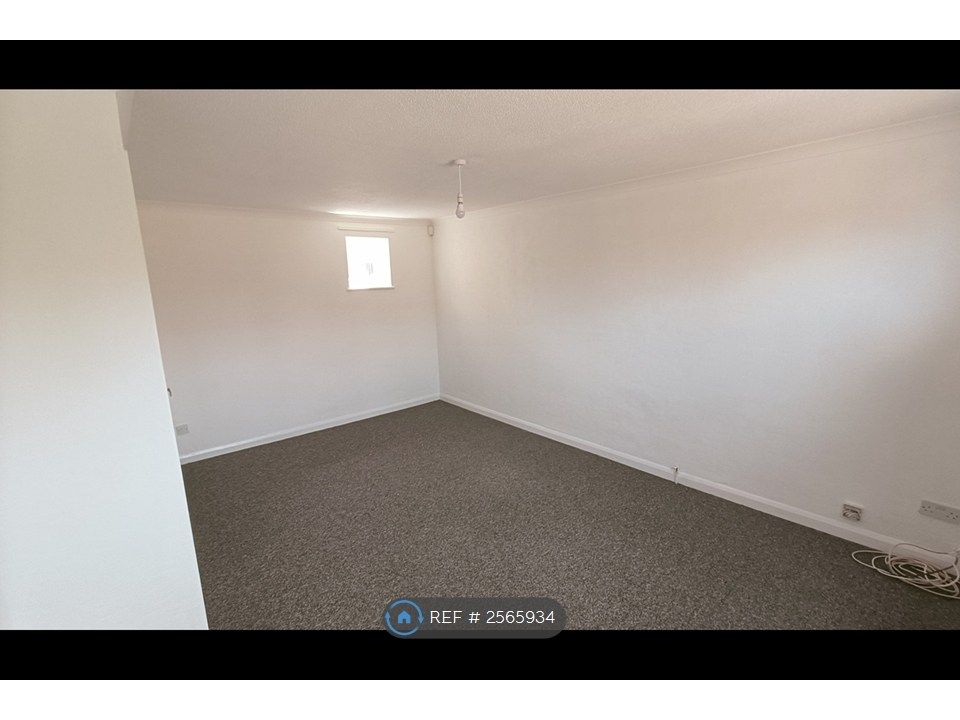 Property photo 3 of 25 Lounge 1-2
