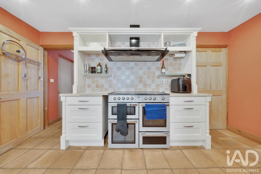 Property photo 2 of 36