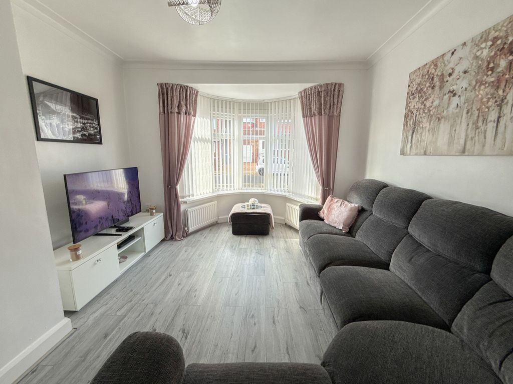 Property photo 2 of 12 Lounge