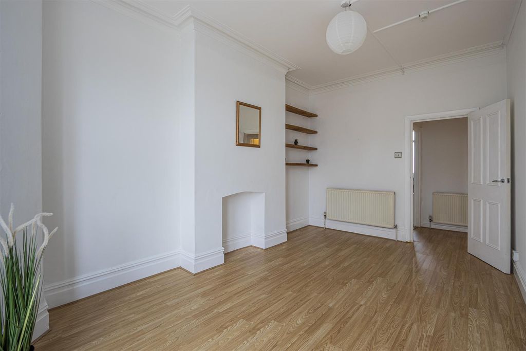 Property photo 3 of 9 Penylan Road 67, 4-6.Jpg