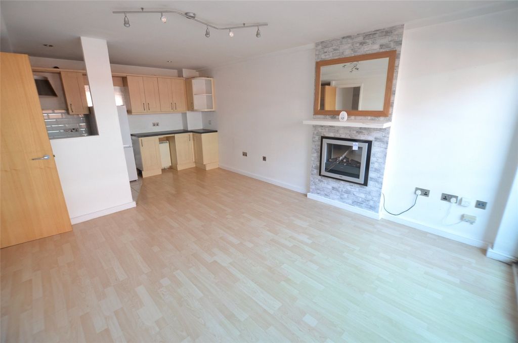 Property photo 3 of 7 Picture No. 12