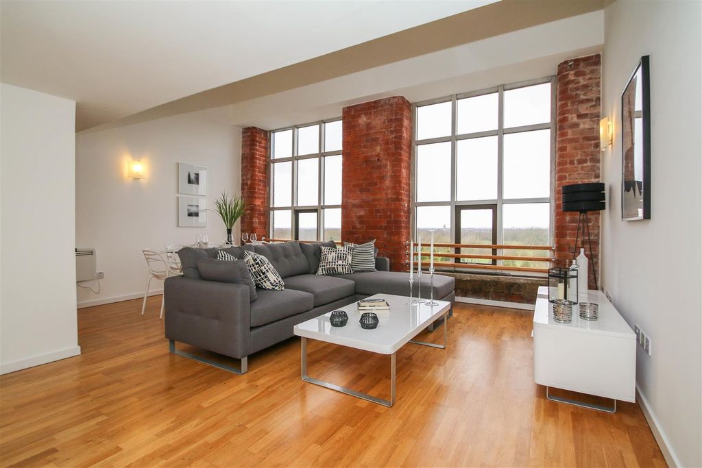 Property photo 2 of 11