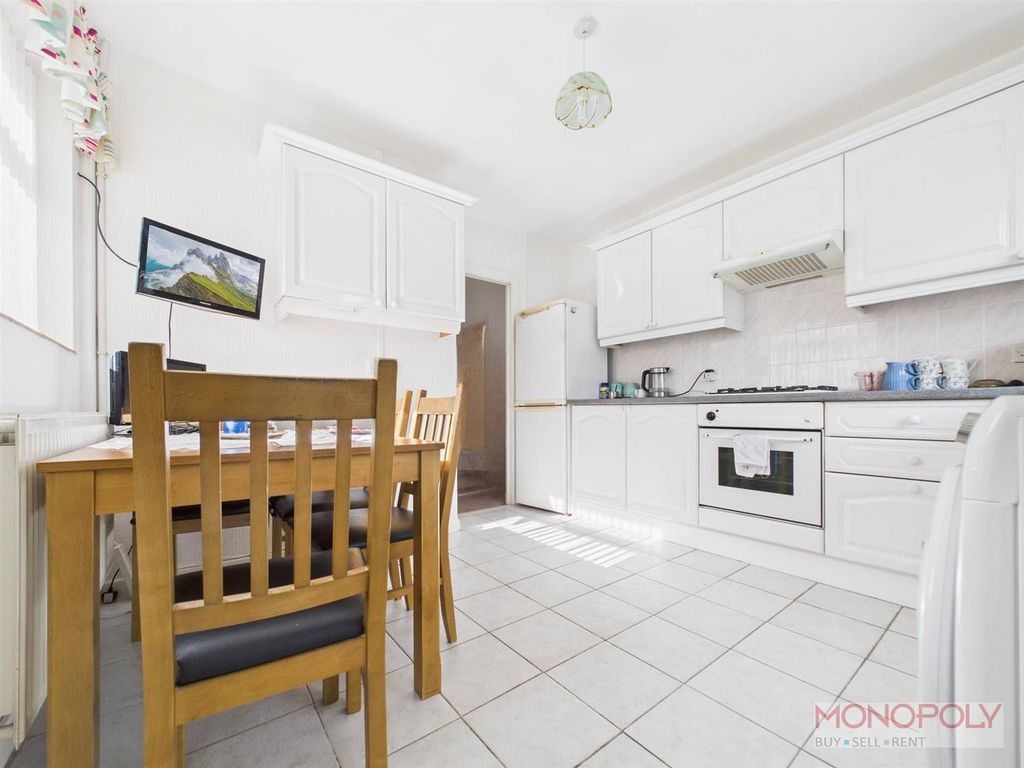 Property photo 3 of 14 Cam03815G0-Pr0341-Still004.Jpg
