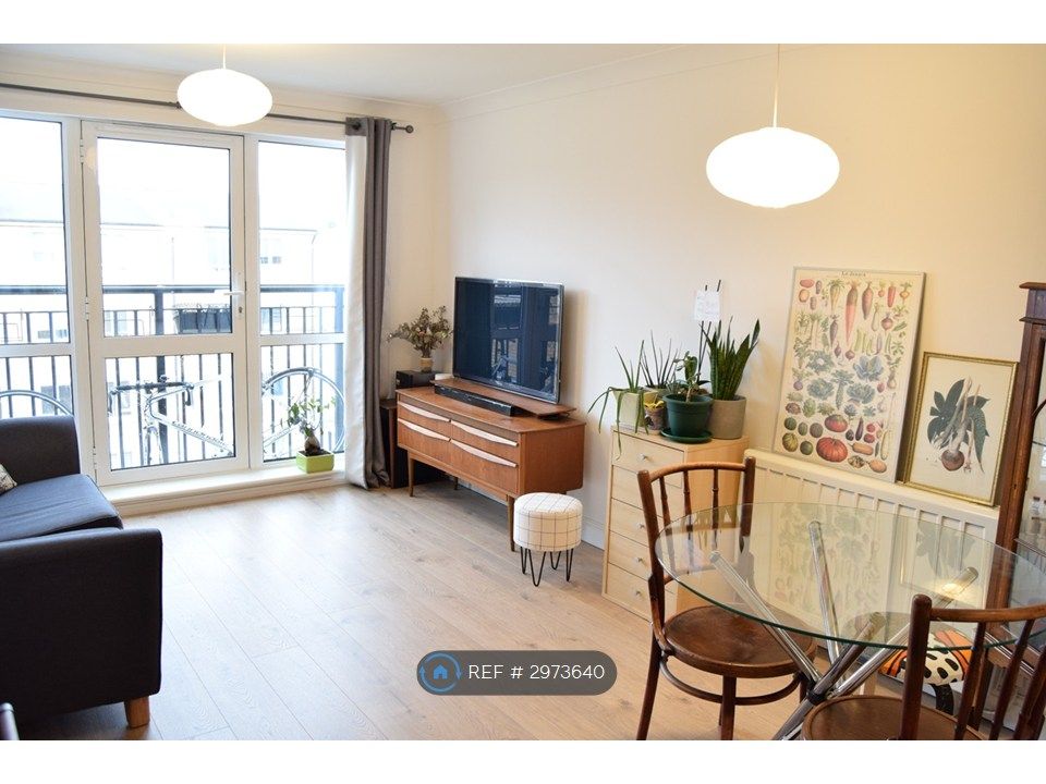 Property photo 1 of 18 Living Room