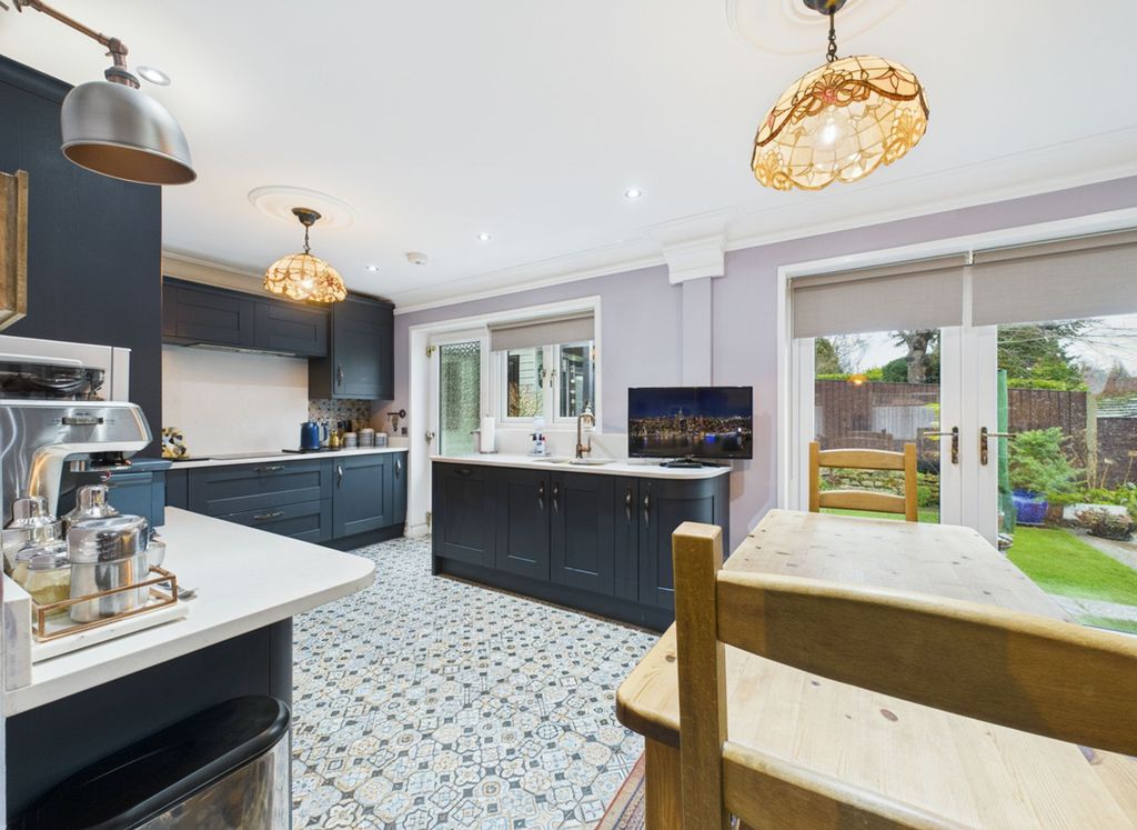 Property photo 3 of 23 Dining Kitchen