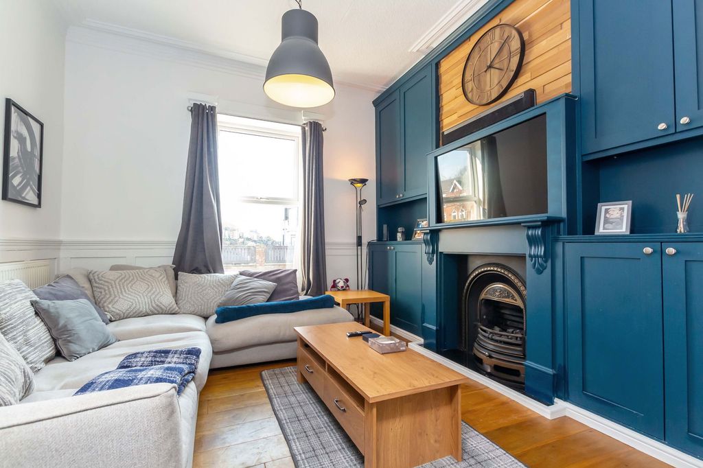 Property photo 2 of 19