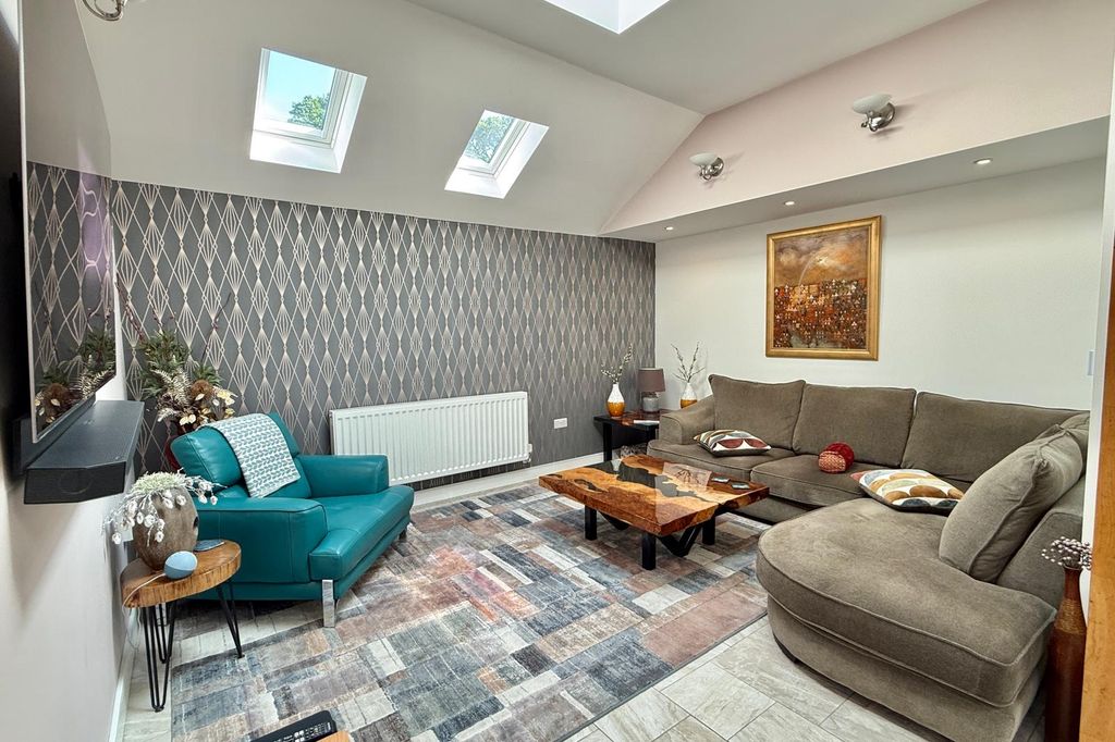 Property photo 3 of 26 Gallery