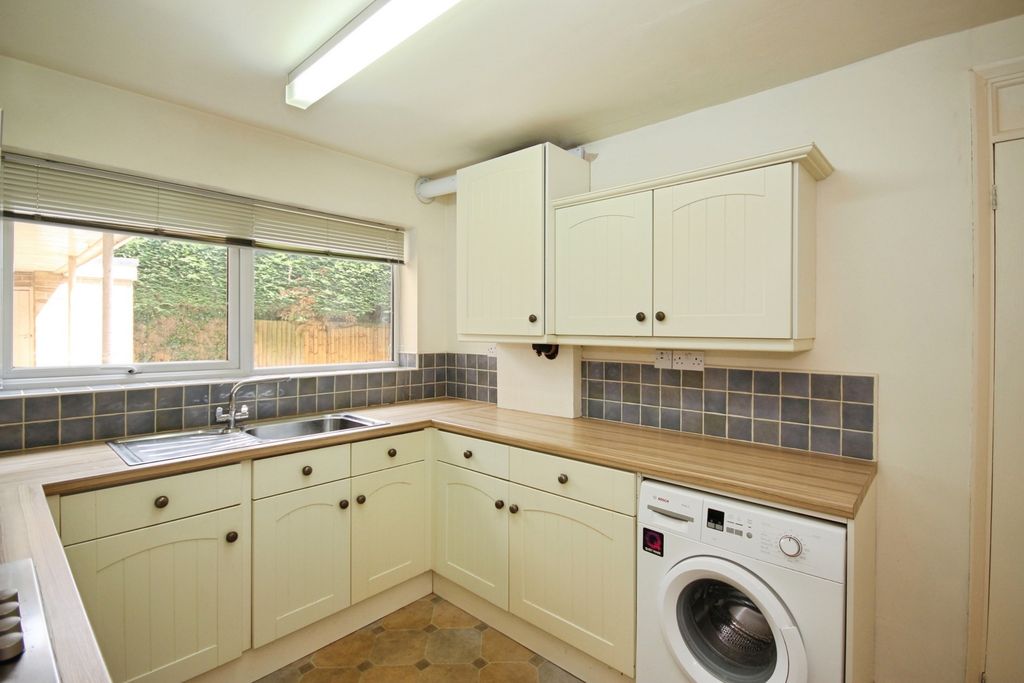 Property photo 3 of 17 Kitchen