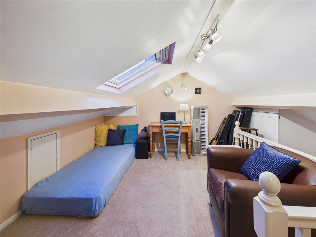 Property photo 3 of 13 Loft Space