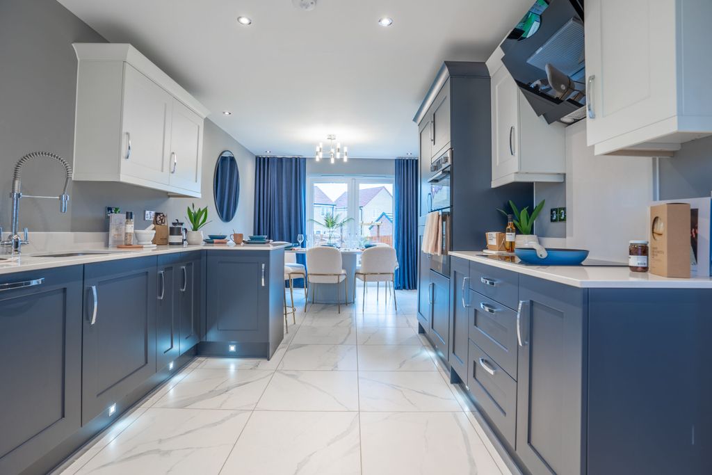 Property photo 2 of 11 Elm-Kitchen