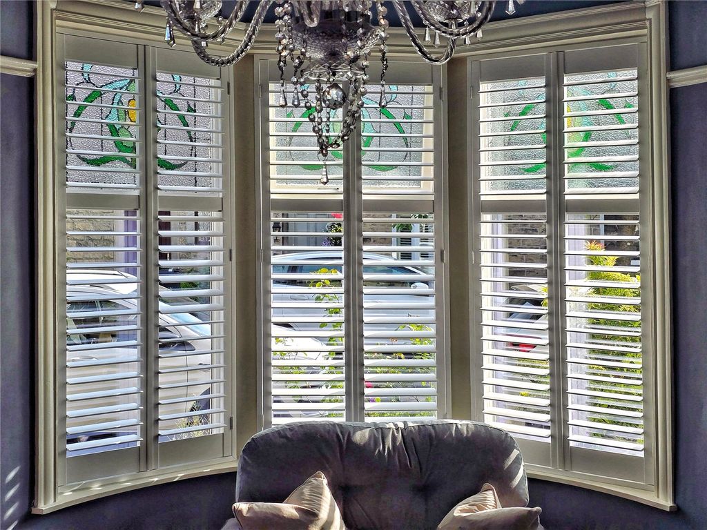 Property photo 3 of 32 Large Bay Window