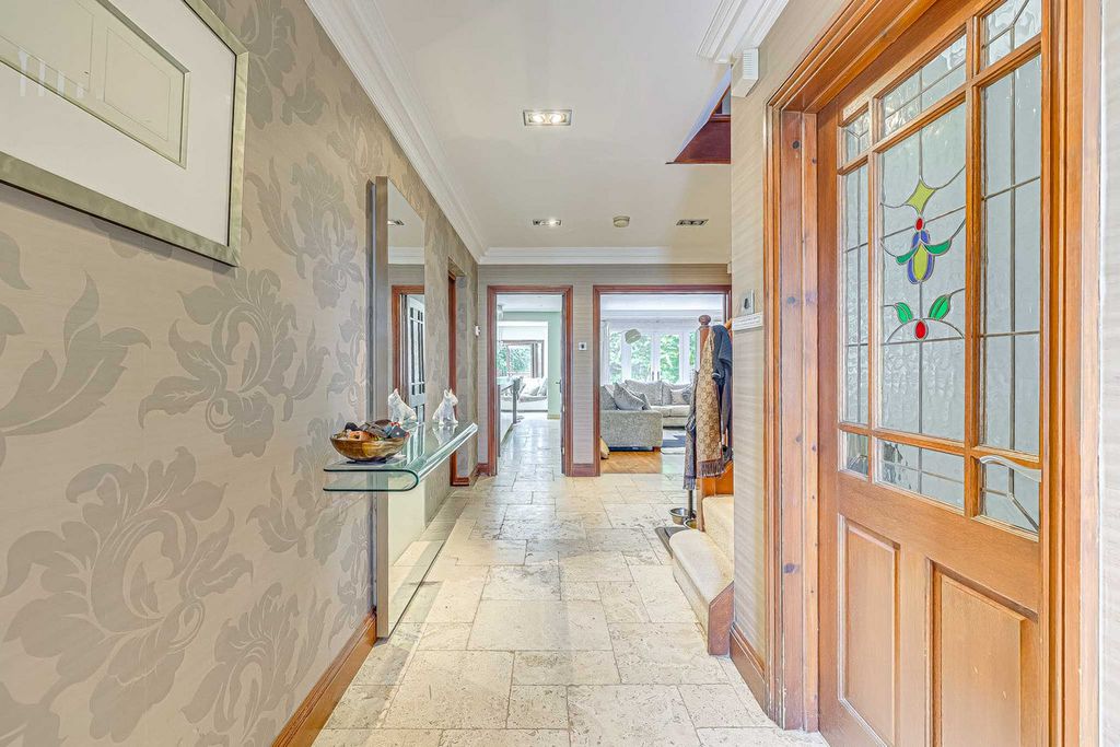 Property photo 2 of 37