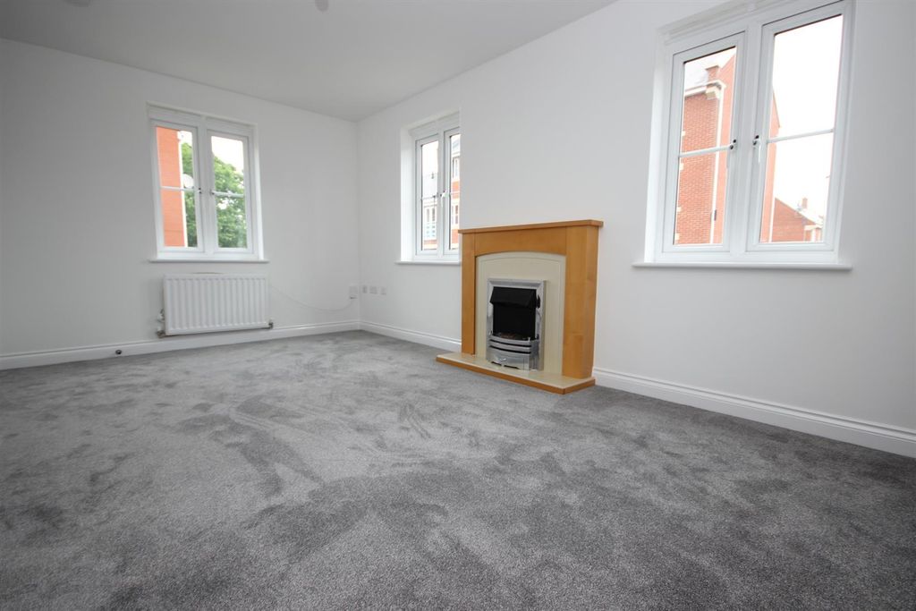 Property photo 3 of 15 Living Room.Jpg