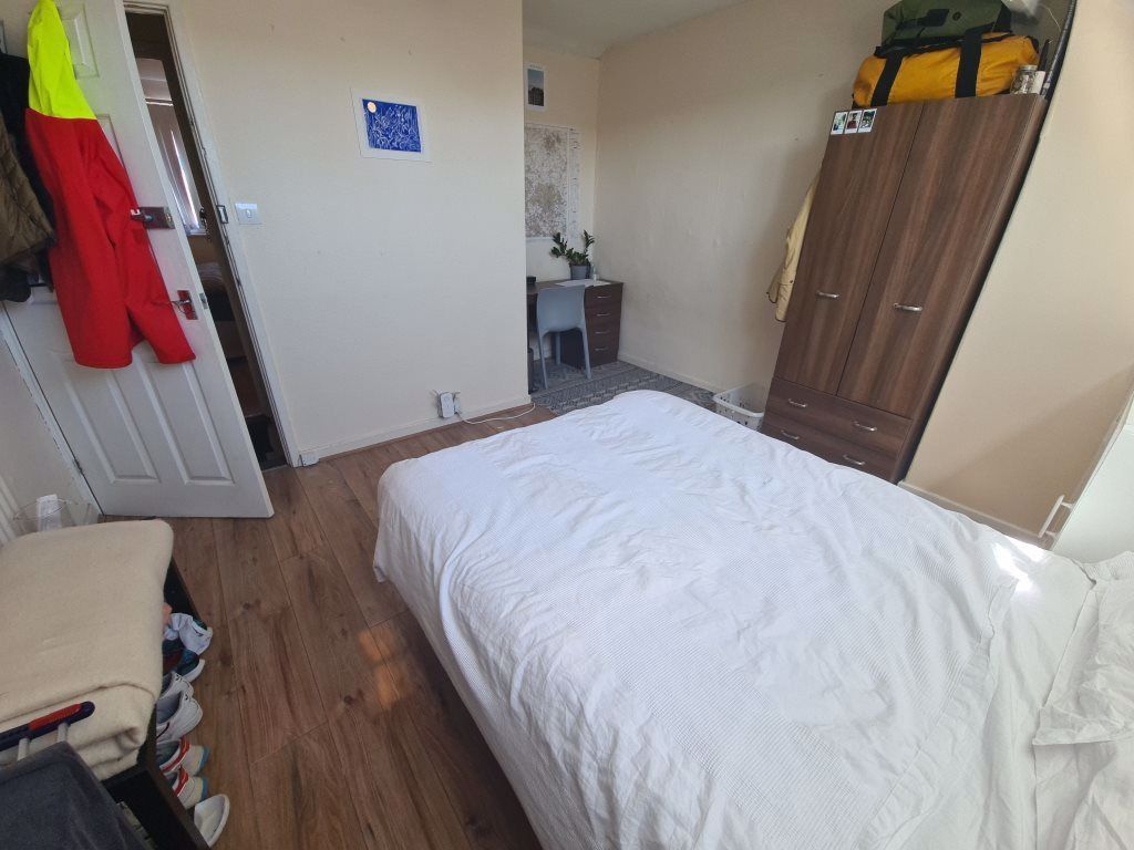 Property photo 1 of 13 A Bright, Well-Maintained Master Bedroom Featuring...