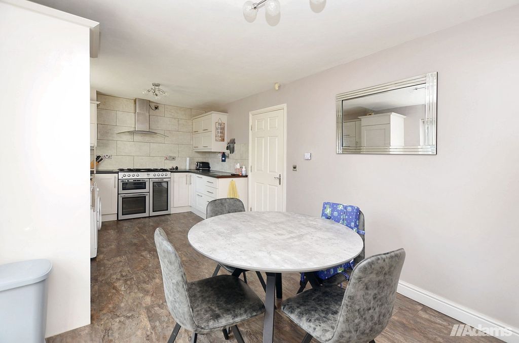 Property photo 3 of 34