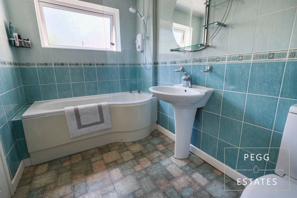 Property photo 2 of 39