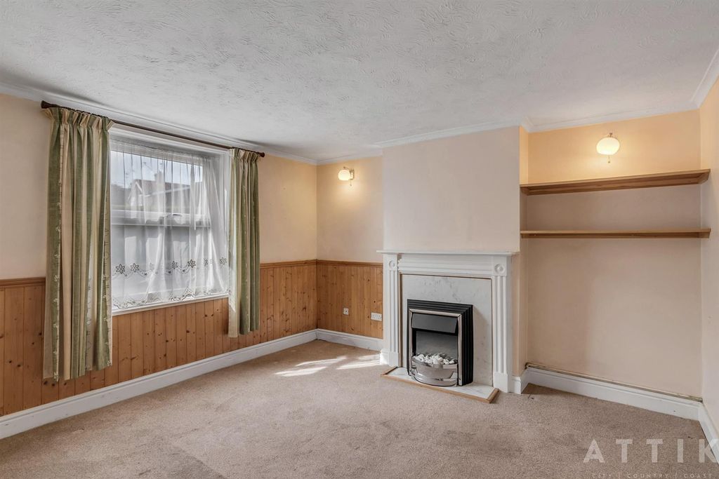 Property photo 2 of 23 28 Norwich Road Halesworth Ip19 8Bx (2).Jpg