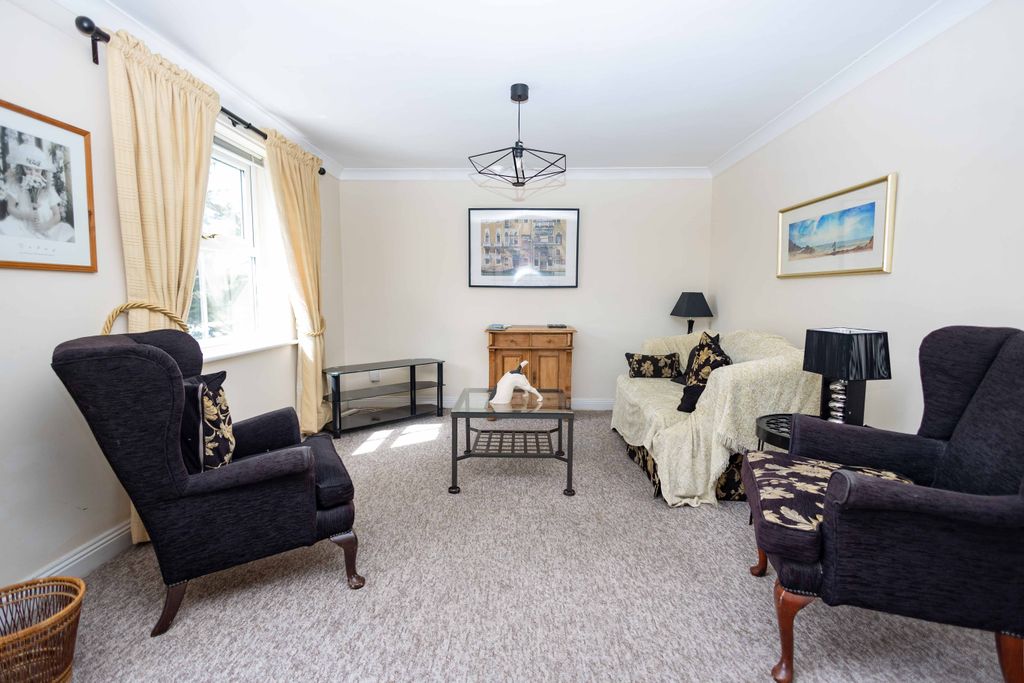Property photo 3 of 19 Jt3A9916