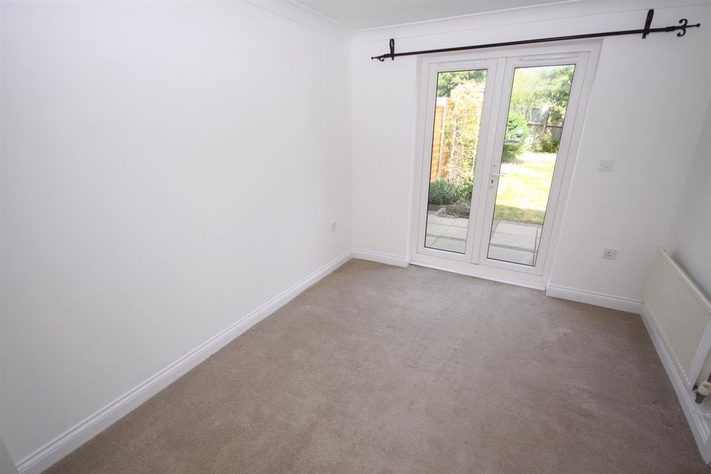 Property photo 3 of 11 Dining Room